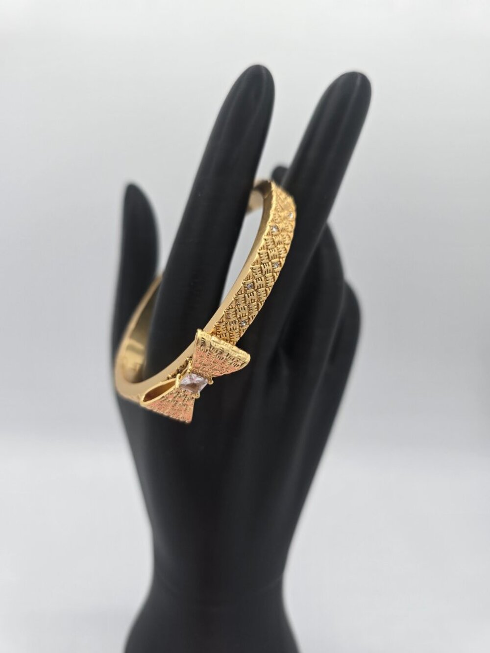 Kate Spade "Wrapped in a Bow" Gold-Tone Hinged Bracelet & Pink KS Dustbag - NWOT - Picture 3 of 5
